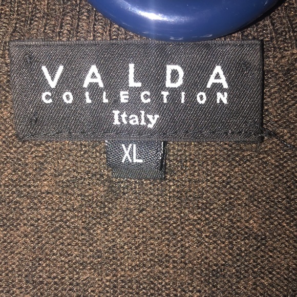 VALDA Collection sweater - Picture 3 of 3